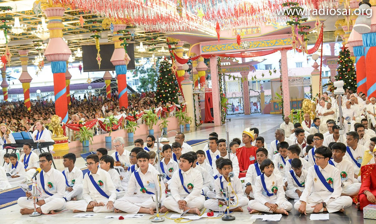 Christmas Celebrations at Prasanthi Nilayam PHOTOSVIDEOSLIVE DARSHAN